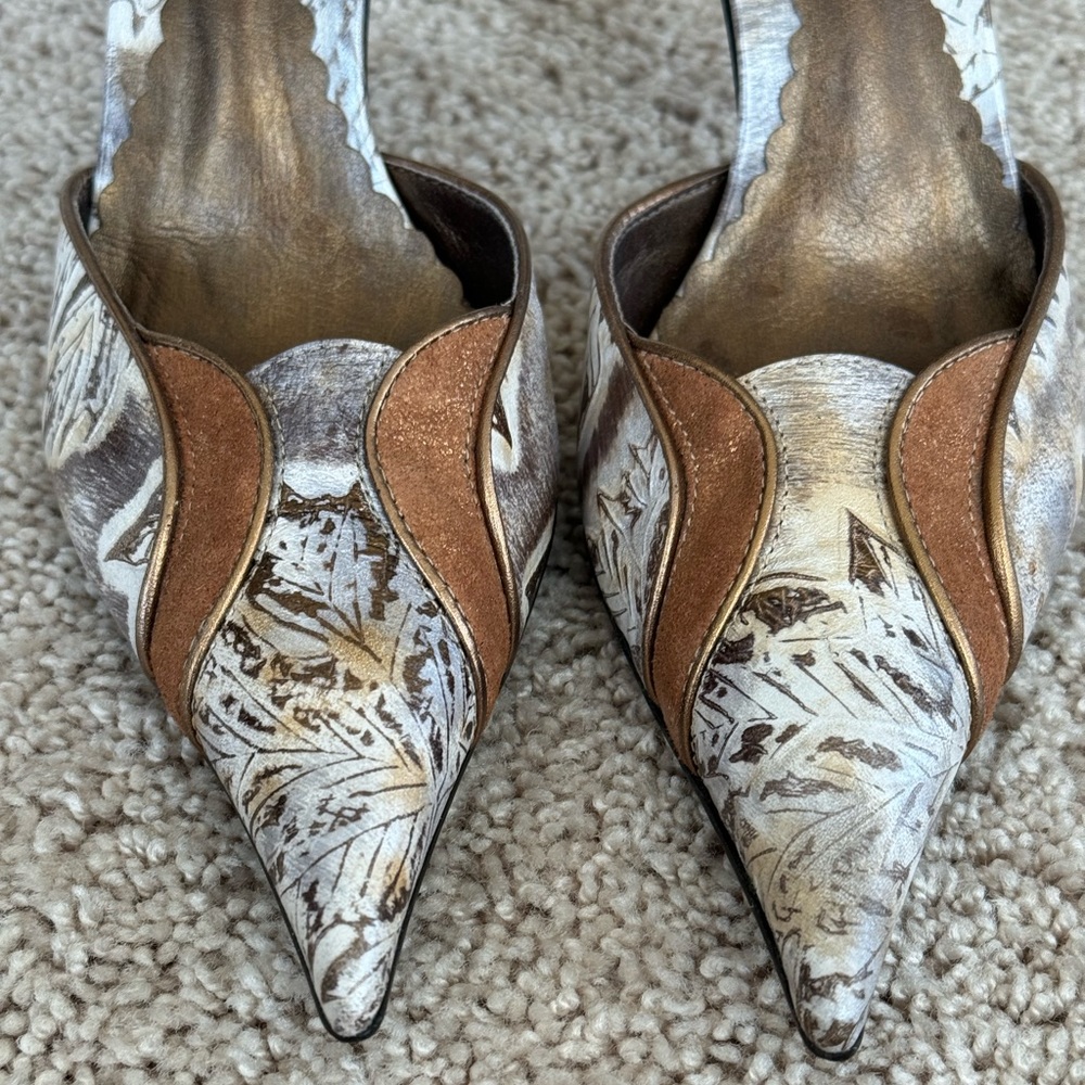 Women’s high heel pump